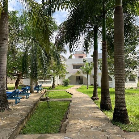Royal Palms Apartment A4 Mombasa Esterno foto