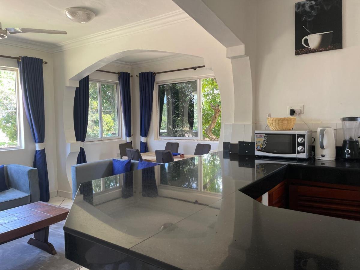 Royal Palms Apartment A4 Mombasa Esterno foto